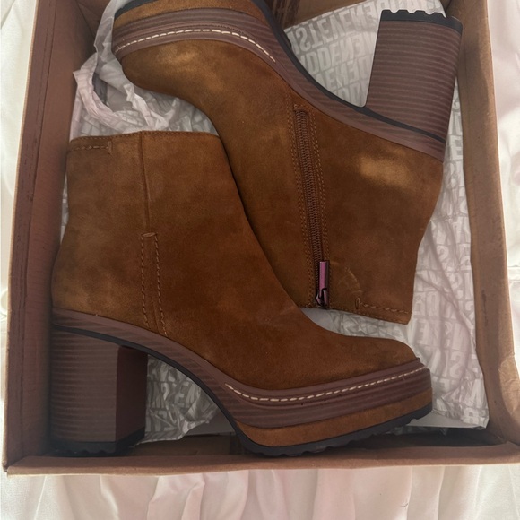 Steve Madden Shoes - Steve Madden Sloanne Brown suede platform ankle booties size 7 new!